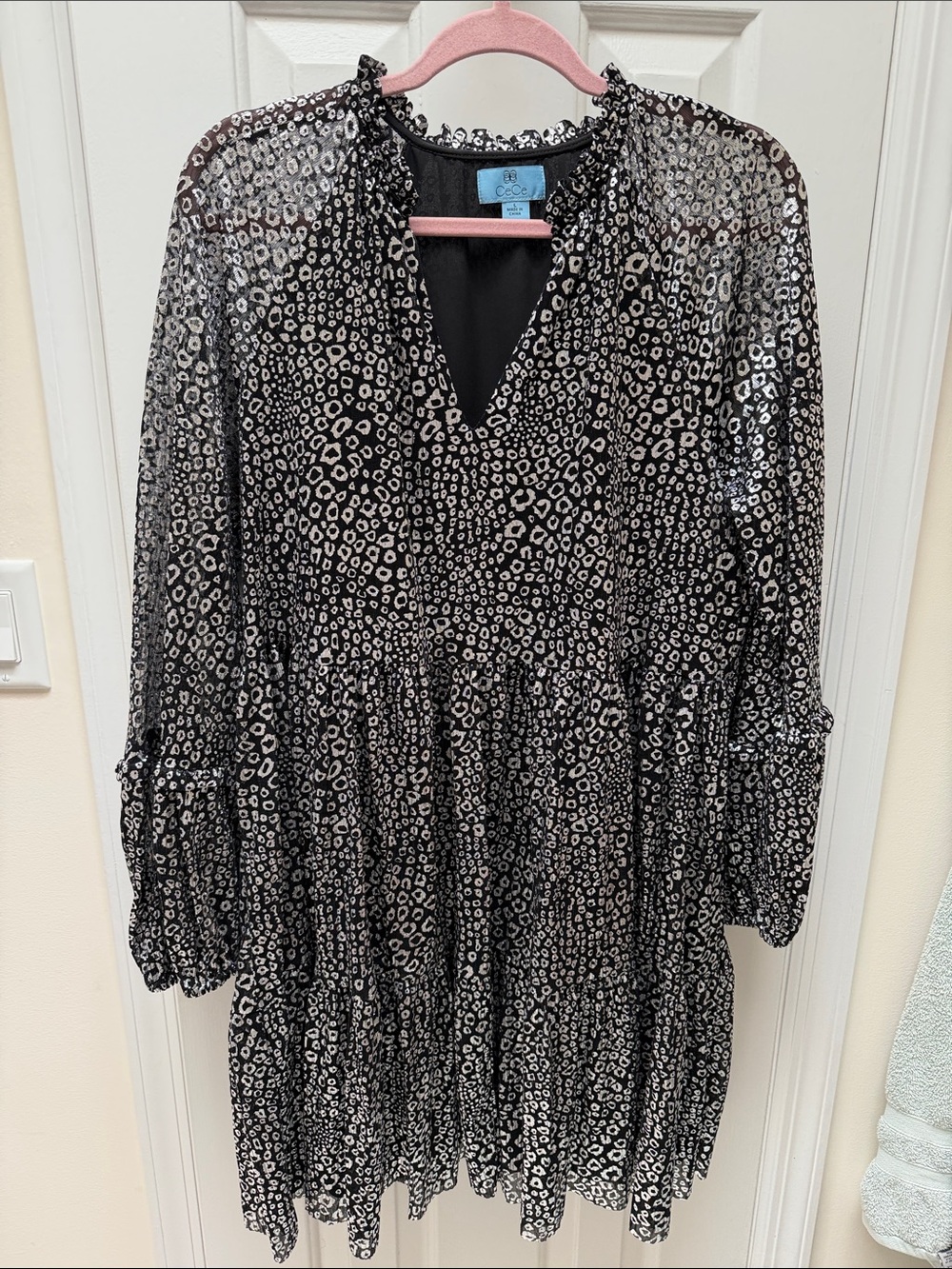 CeCe Black and White Printed Tiered Long-Sleeve Dress